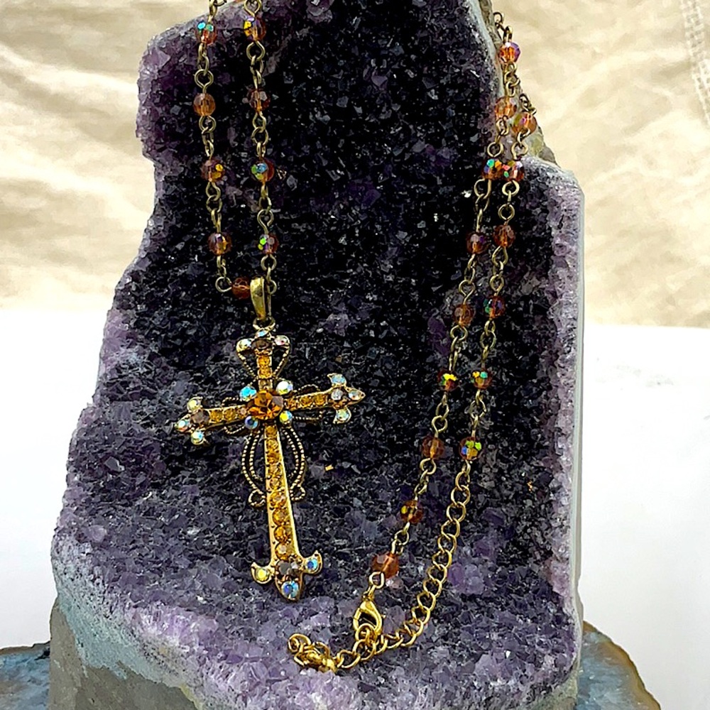 Vtg. Elegant Gold Necklace With Cross Pendant Featuring Sparkling Crystals